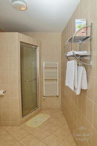 Гостевой дом Casa Iacob Брашов Трехместный номер-5