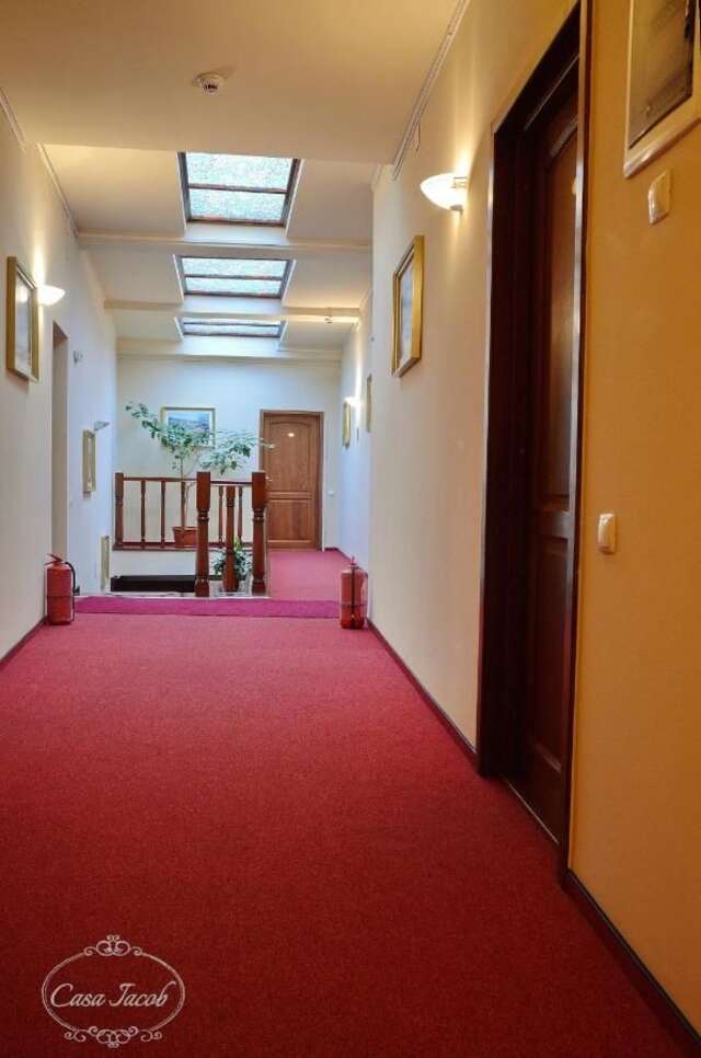 Гостевой дом Casa Iacob Брашов-9